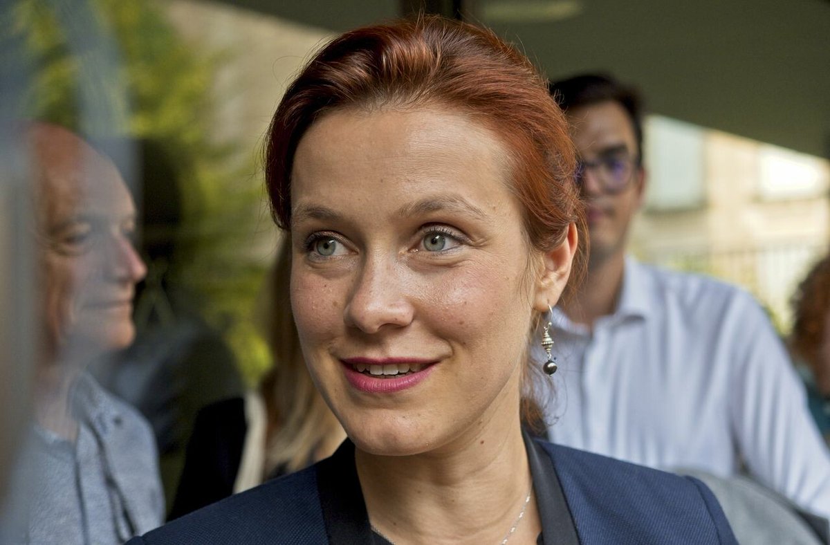 La maire de Poitiers, demande à Bruno Retailleau de «rétablir la vérité» sur la fusillade qui a coûté la vie à un adolescent dans la ville, après que le ministre de l'Intérieur a évoqué, à tort, une rixe impliquant des centaines de personnes 

➡️ l.leparisien.fr/W7dy