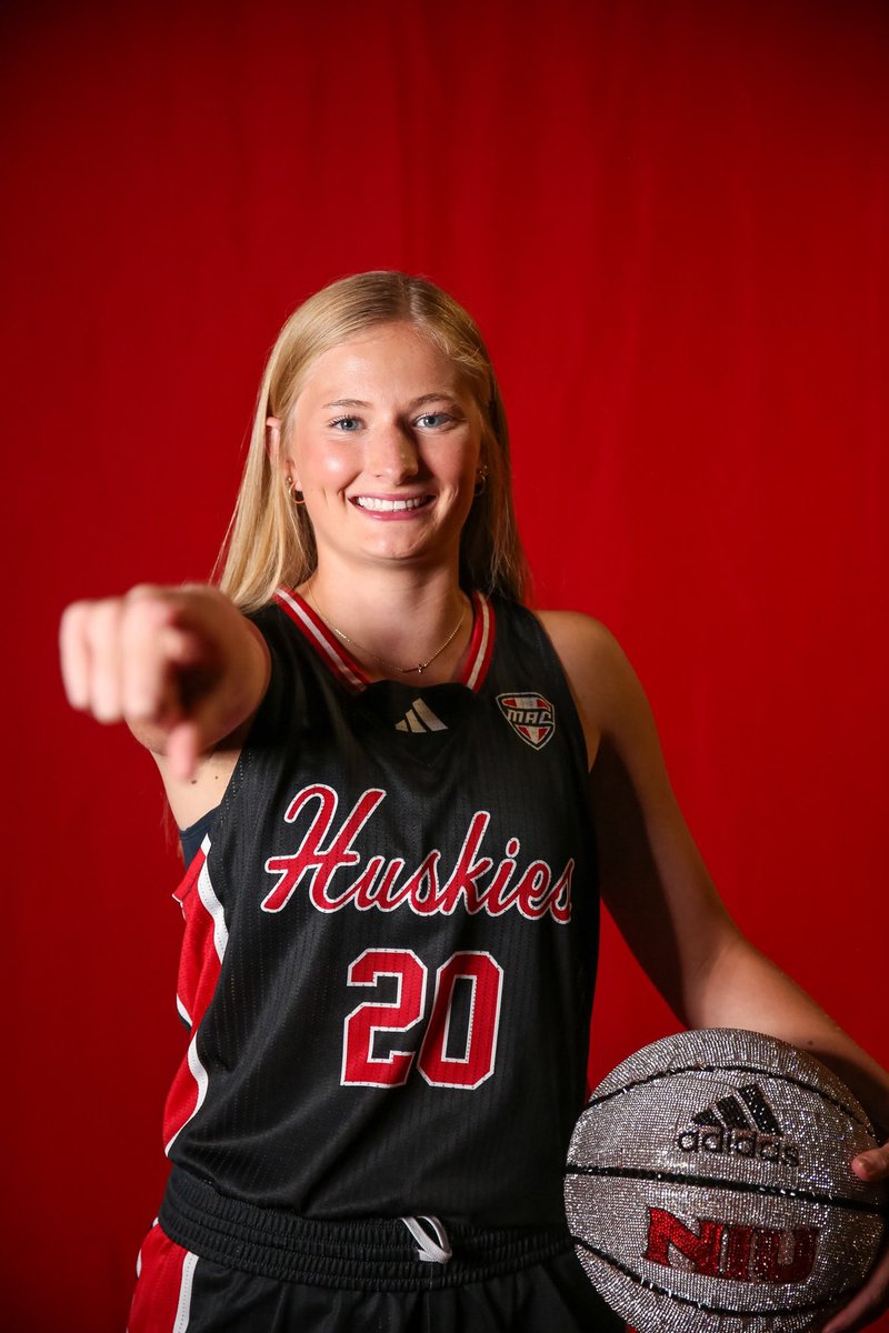 I have waited far too long for this day. ITSSSSS GAMEDAYYYYY HUSKIESSSS. Let’s go