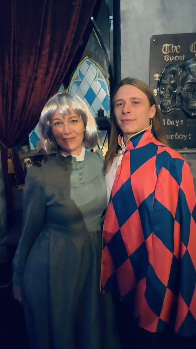 Yall I’m so busy lately it’s a bit ridiculous.
Have some Fotos of me and my BF as Howl and Sophie from Halloween tho 😝
It was the first time I got to do a couple costume 🥰😂 it was his idea too 😝♥️