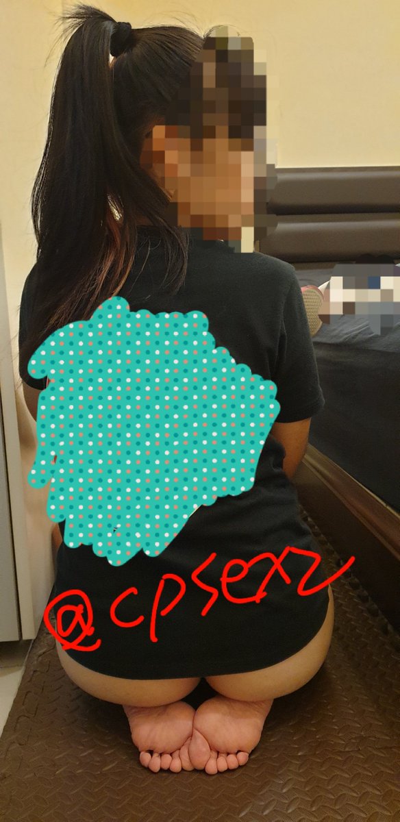 老婆很愛這樣的跪姿，我總覺得她上輩子一定是日本人！🤔🤔🤔
#幫小孩吹頭髮中
#看了都覺得痠