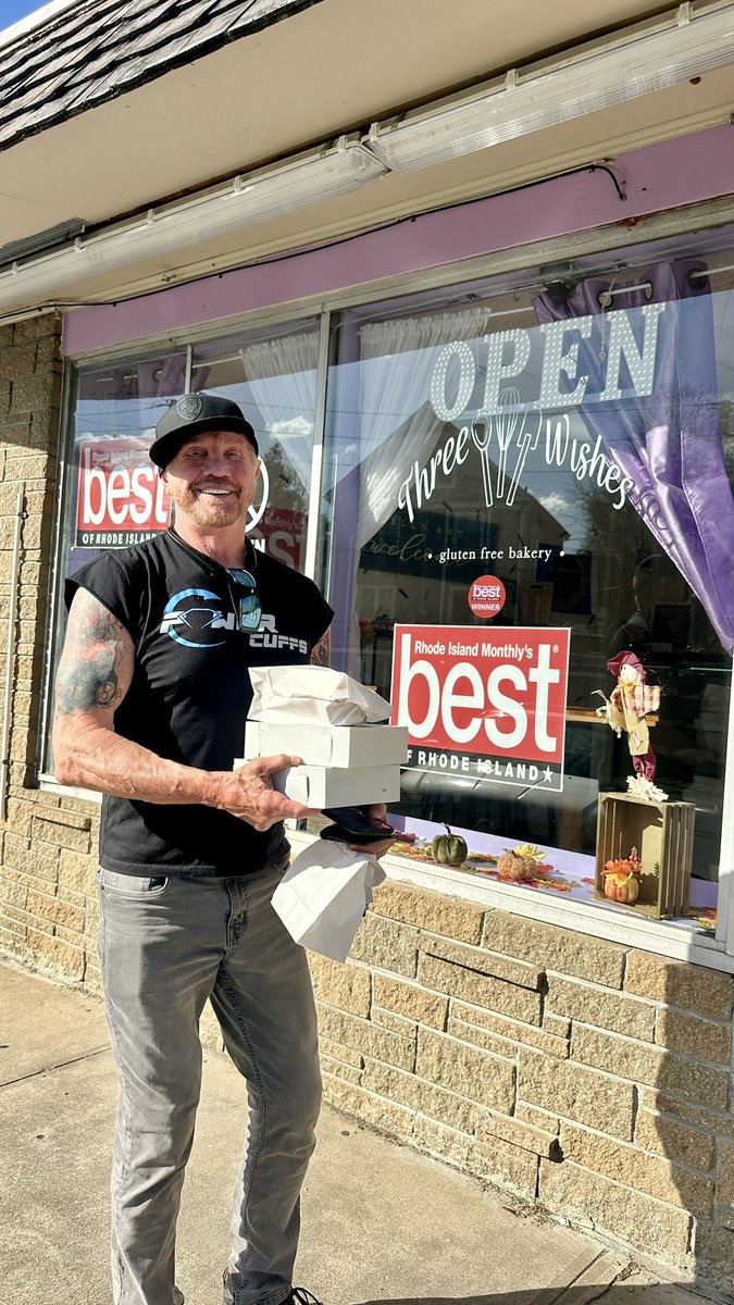 RealDDP's tweet image. If you’re in the #RhodeIsland area and you’re looking for AMAZING #glutenfree and #nutfree baked goods, you’ve got to check out @wishesbakery near Providence!

They’ve got everything from donuts, cupcakes, tarts, and cookies to calzones and pizza. Can’t recommend them strongly