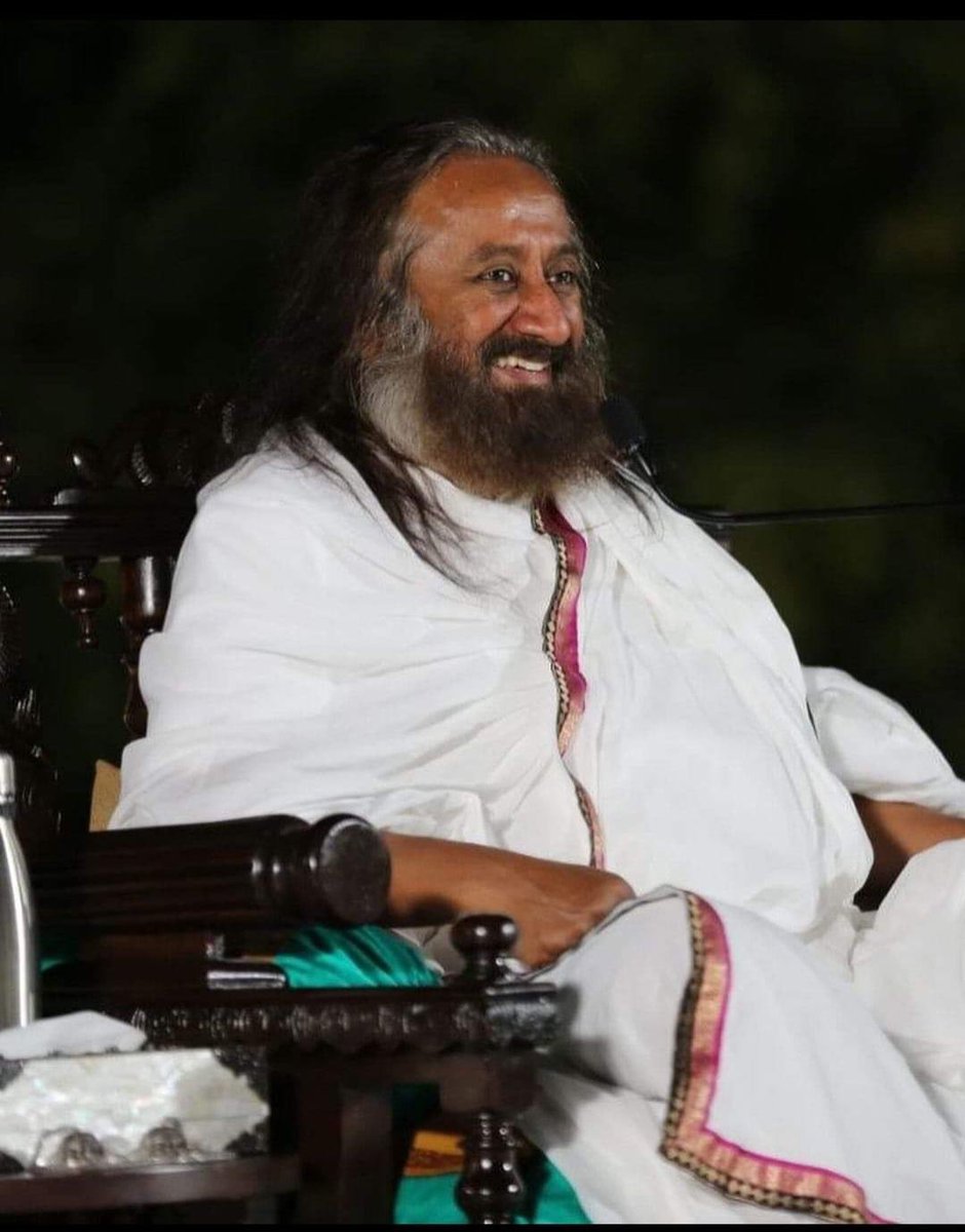 Brahmchaitanya's tweet photo. नित्य निरन्तर भगवान् के स्मरण से भगवान् सहजतासे उपलब्ध हैं। योग्य #गुरुदेव मिल गये तो जीवन सफल हो गया।पहली बात तो यह है कि शरीर का भरोसा नहीं, यदि भगवान् के भजन-ध्यान-स्मरण के बिना शरीर छूट गया तो पता नहीं कहाँ तक पतन हो सकता है। https://t.co/4shDPtETBU