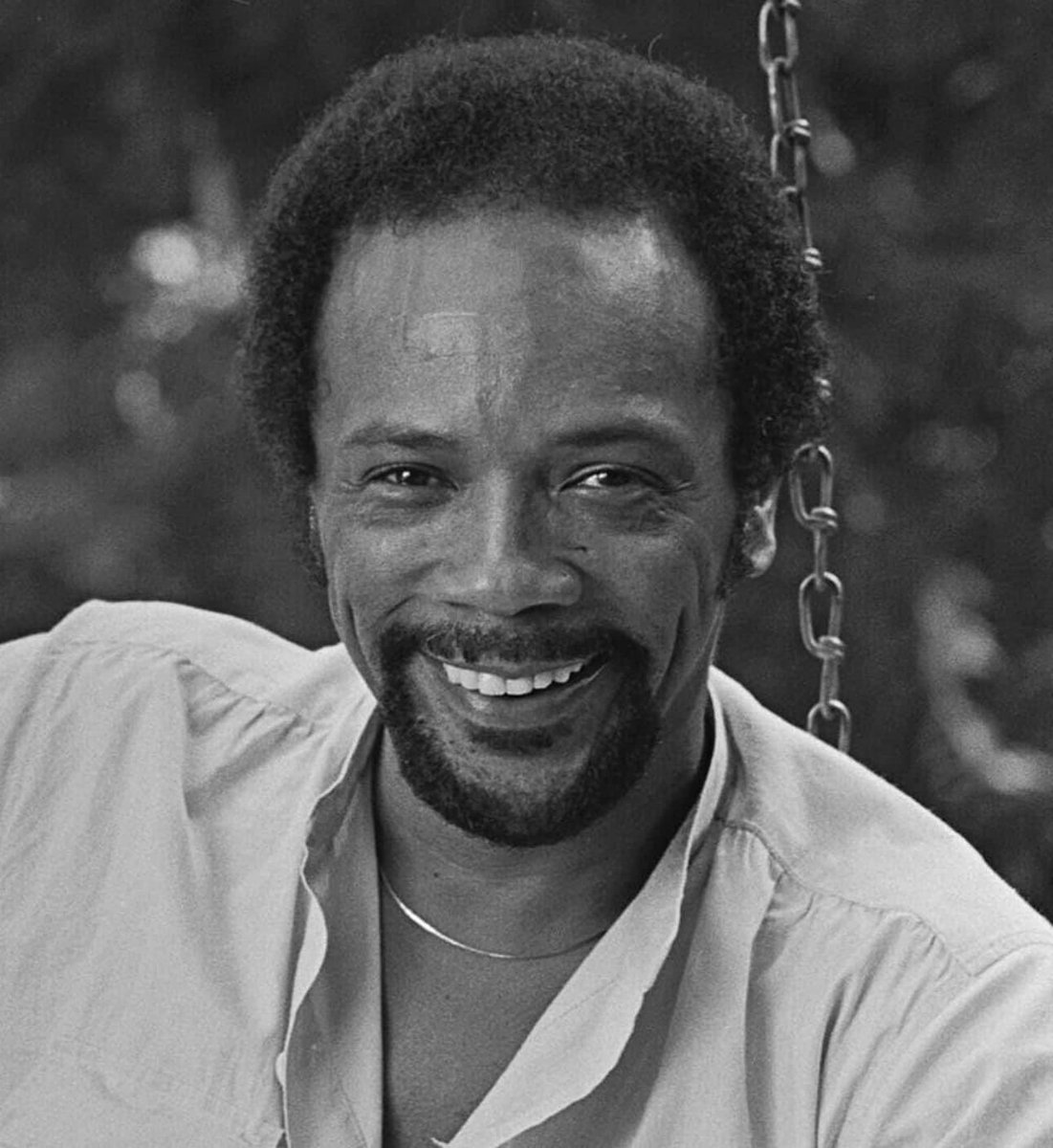 atefmusic's tweet image. Le Maître de tous les producteurs n’est plus ! Quincy Jones ! Toutes ses décisions en tant que producteur sont étudiées par des millions de musiciens et autres professionnels. Il a contribué à faire des ponts entre les musiques et les êtres humains ! Love you « Q » #QuincyJones