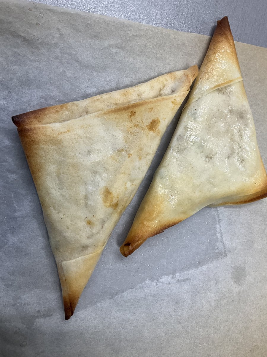 derbyhighbury's tweet image. Today in Food Tech, Year 9 students put their skills to the test making delicious samosas, while Year 7s baked fresh bread! 👩‍🍳🍞 #CookingSkills #HandsOnLearning