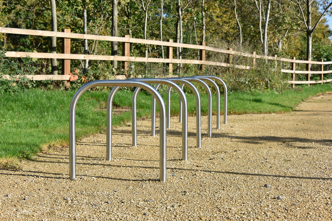 Take a look at the cycle parking, seating, bollards, and bins we manufactured for Fox Den Retail Park, a new mixed-use site with shops, restaurants, a hotel, and unique 'imagined archaeology' sculptures.
See the full case study here: broxap.com/blog/case-stud…
#Broxap #CycleParking