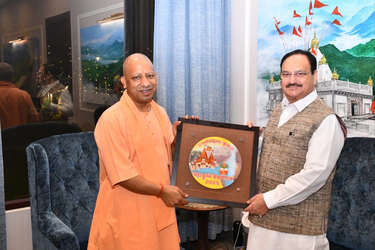 ipriyasingh01's tweet photo. यूपी के मननीय मुख्यमंत्री श्री @myogiadityanath जी ने बीजेपी के राष्ट्रीय अध्यक्ष व कैबिनेट मंत्री श्री जेपी नड्डा से मुलाकात की एवं आगामी #महाकुंभ के भव्य आयोजन का निमंत्रण दिया।

#YogiAdityanath #JPNadda https://t.co/r45N9q3Mja