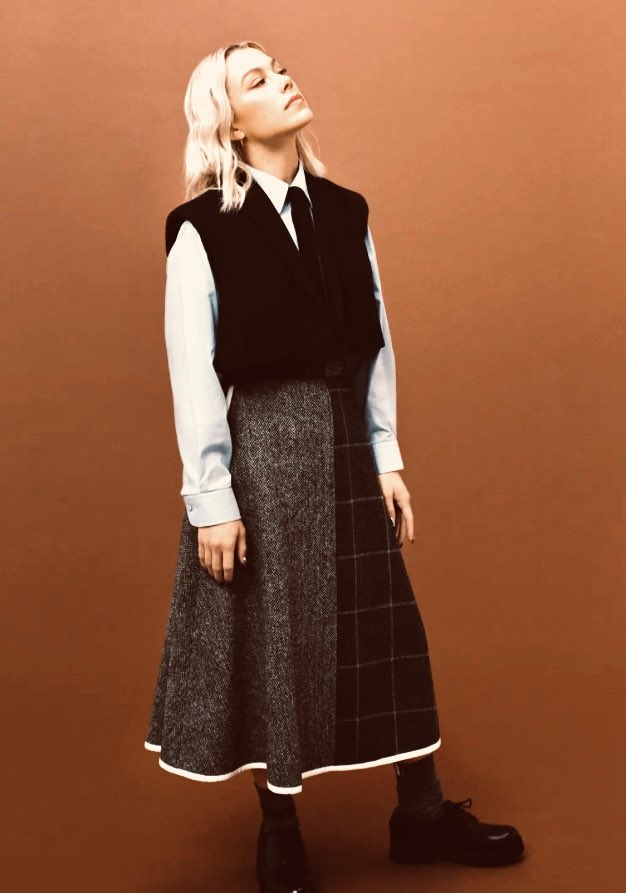 Dopplegangers: Gray-winged Blackbird found in the montane forests of SE Asia, often solitary, occasionally seen in flocks &amp; Phoebe Bridgers solo Stranger in the Alps, sometimes seen grouping with <a href="/xboygeniusx/">boygenius</a> #birds