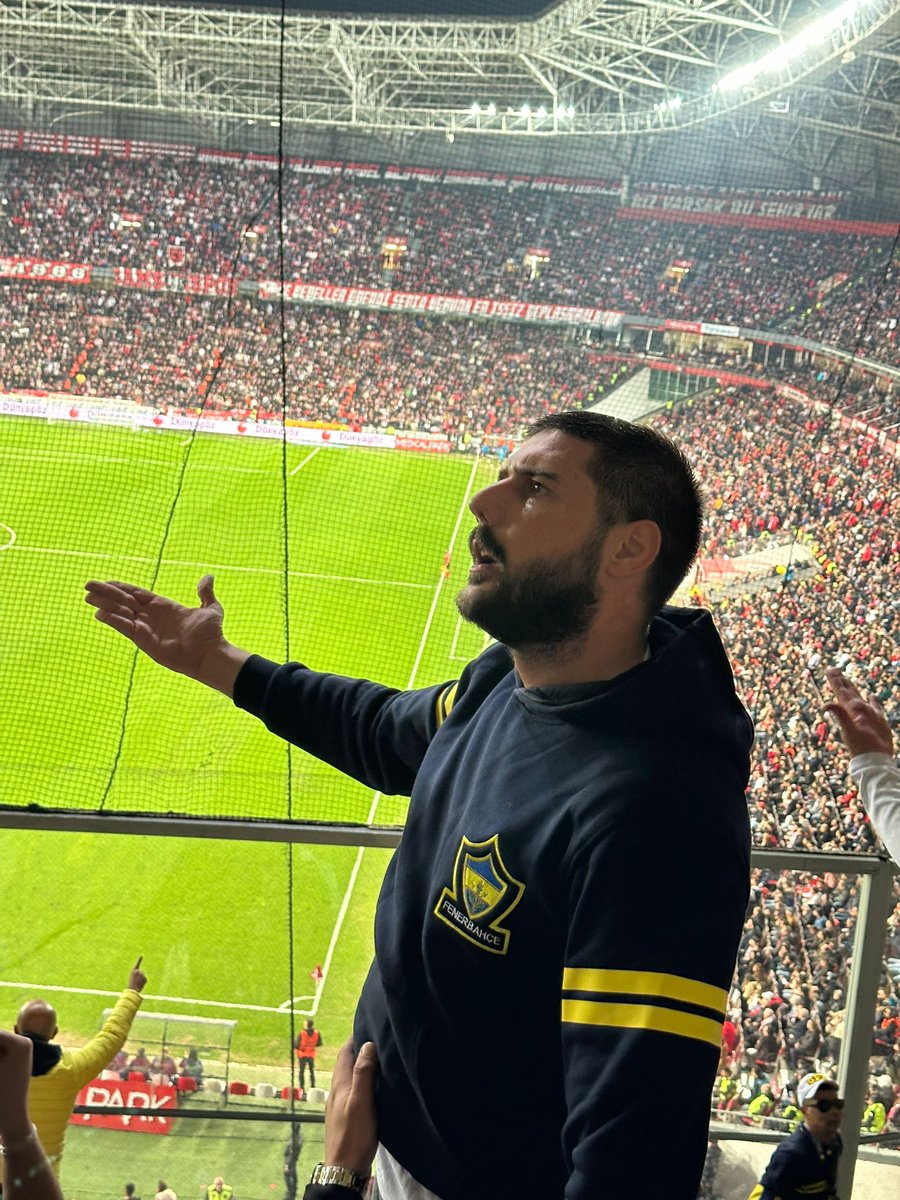 gencfbsamsun's tweet photo. Emeklerimizi, fedakarlıklarımızı kimse konuşmaz; ama iftiralar dillerden düşmez. Sosyal medyada yayılan yalanlara karşı en güzel cevabımız, birbirimize olan bağlılığımız ve kardeşliğimizdir. Biz buradayız, biriz, birlikteyiz! Seninleyiz, ağabey https://t.co/oCqY0ibsx0