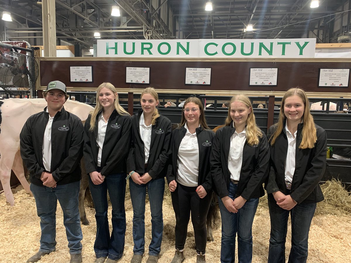 Benie19's tweet photo. We are ready for day 1 #showmanship at the @RoyalWinterFair   4-H Dairy Classic.  Huron County Club. https://t.co/JhowWGaU7B