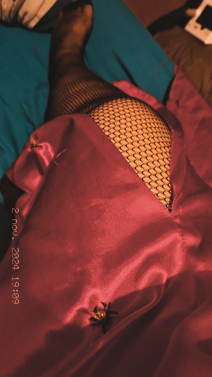 Un aperçu de mon déguisement halloween 🎃 
Oui c'est passé 😉 mais le plaisir des yeux reste avec la resille que j'adore 
Bon #lundigambettes 

#milf #libertine #amoureuse #bbw #resille #collant #hotwife 
<a href="/PartageDefiHot/">PartageDéfiHot</a> <a href="/OrgasmicGroup/">Virtual Orgasmic Group 100k 🔞</a> <a href="/DLingeriesexy/">👑𝔻𝕝𝕚𝕟𝕘𝕖𝕣𝕚𝕖𝕤𝕖𝕩𝕪👑 #🅁🄳🄹</a> <a href="/FrancaisesSexy/">Sexy Francaises</a>