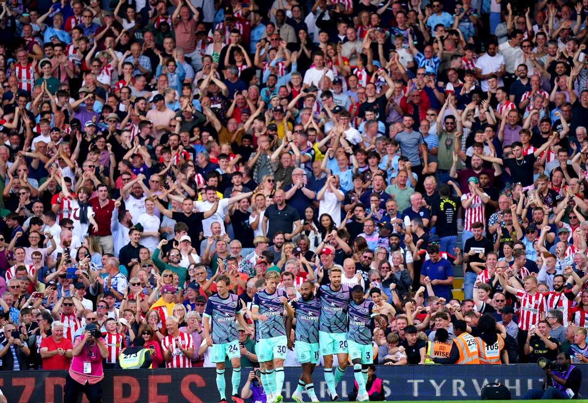 ItsRAWPod's tweet photo. #BrentfordFC are yet to win away or keep a clean sheet in the Premier League this season.

However, they did both away at Fulham last year. 

Could history repeat itself tonight 👀 https://t.co/Q1EinF1A4t