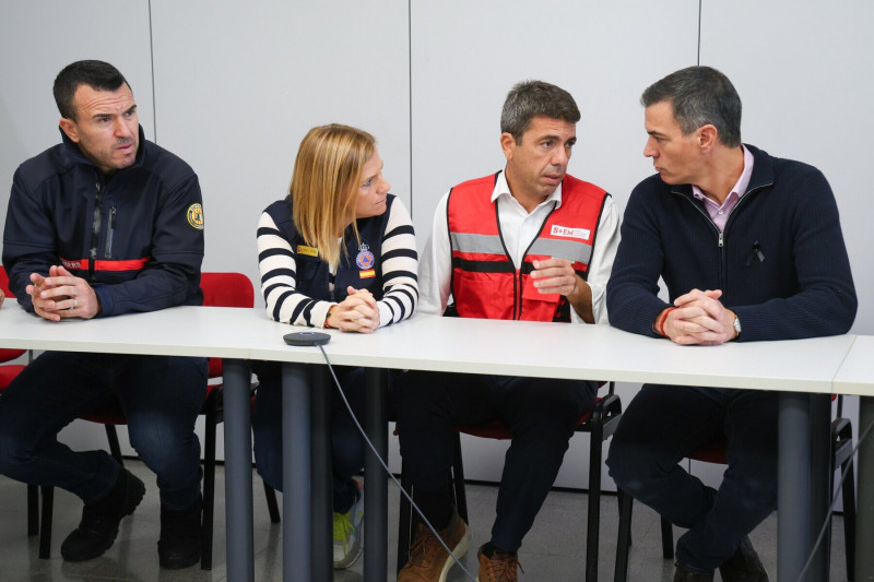 gerardotc's tweet photo. En la España zombi buena parte de la población ya no responde a razones. El Gobierno debería haber aprendido que lo que tiene delante no se combate con argumentos.

"Si el Estado no aparece, el problema lo tiene la izquierda".

Mi columna de hoy en CTXT:

https://t.co/I8eoHlIolI https://t.co/MPyPRwe4yE