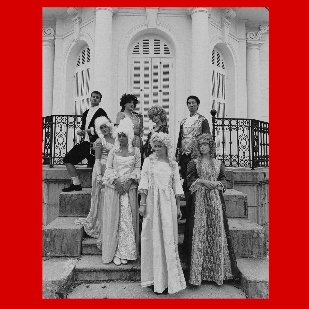 Egun, aste eta hilabete mugituak izan dira (eta izango dira 👯‍♀️) 

Entsegu, grabaketa eta bilera asko…. Eta azkenean iritsi da: 

✨ESTREINALDI ASTEA DA✨

Ze gogo ‘Nahastumbury’ etxe den Gazteszenan estreinatzeko behingoz!!! 

<a href="/donostiakultura/">Donostia Kultura</a>