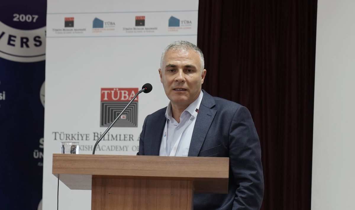 #TÜBA-Kentsel Dönüşüm ve Sürdürülebilir Şehirler Çalıştayı devam ediyor.  

TÜBA Üyesi Prof. İsmail Koyuncu'nun yönettiği "Sürdürülebilir Şehirler" oturumunda Prof. Gülen Güllü, Prof. Handan Türkoğlu, Prof. Levent Kuzu ve Prof. Halit Özen konuştu.  

🤝#TÜBA, <a href="/sinopuniversity/">Sinop Üniversitesi</a>