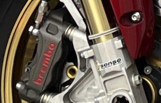 X4higasirinkan's tweet photo. 皆の力を貸してくれ！

11月2日深夜未明に神奈川県大和市で友人のバイクから、フロントブレーキ一回り一式とリヤキャリパーか盗まれました

かなり特徴がある部品なので情報をお寄せ下され

平気で人の大事な物を盗み、私服を肥やすヤツは絶対に許せない！

犯人が捕まる事を切に願う次第であります。 https://t.co/niPYmu0ZiA