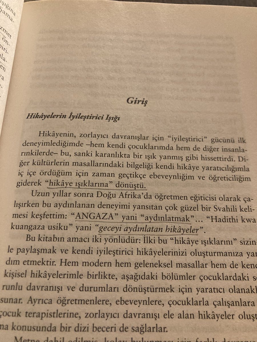 Hediye gelen bir kitabın çok geçmeden dersiniz için en önemli kaynak olacağını bilemeyebilirsiniz..