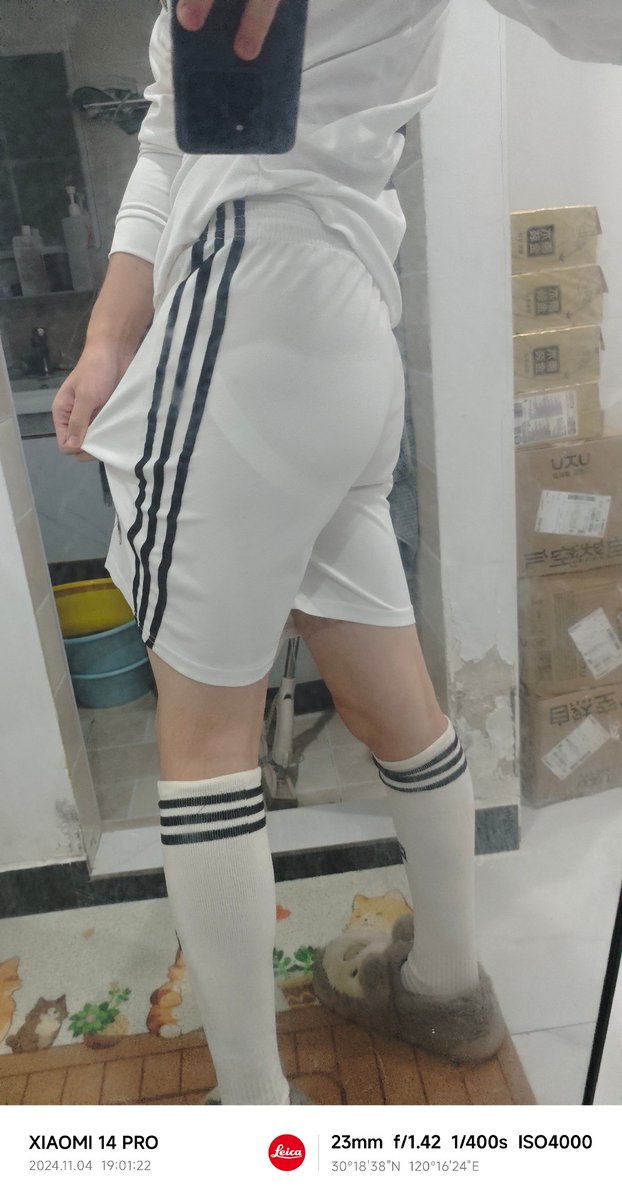高中的足球服，还挺透