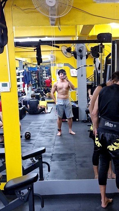 ผมหาใครซักคนเป็นแฟน
ไม่ได้หาหญิงเพี้ยนใหม่
ไม่ได้หาคนมาถ่ายงาน
แฟนใหม่ไม่ชอบ ก็หยุดทำ
ทุกอย่างคุยกันได้หมด (: