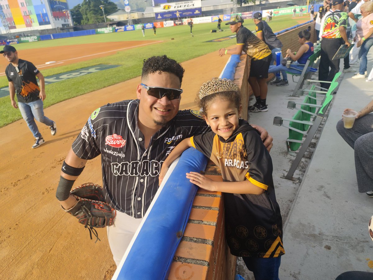 Hicimos acto de presencia y ganaron los Gloriosos <a href="/leones_cbbc/">Leones del Caracas</a> ..... No hay manera, nos vemos en margarita <a href="/gnfranceschi/">Genesis Franceschi</a> <a href="/barbarafarinez/">Bárbara Fariñez</a> <a href="/JhoseliinG/">Jhoselin González 🌻</a> <a href="/Lakmydg/">SoyAriel</a> vayan temprano a sacarse las cordales 🤣🤣🤣