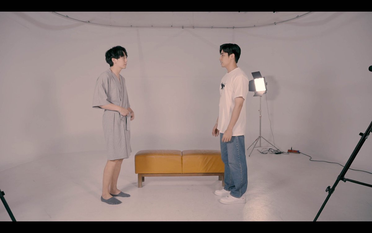 pepzilism1986's tweet photo. นี่เป็นรูปครั้งแรกที่อัพภูมิได้เจอกัน ��ือวันCast แบบFinal round ภูมิมาเป็นคนสุดท้าย ได้เล่นคู่กัน ประมาณ5 นาทีเองมั้ง 5555

วันนี้มีนิตยสารญี่ปุ่นมาสัมภาษณ์พี่ เกี่ยวกับงานพี่เรื่องอื่นๆด้วย แล้วเขาก็ถามพี่เรื่องการCast ของอัพกับภูมิ ก่อนจะมาเป็นหมิงโจในMy Stand-In พี่เพ๊พก็เล่าให้ฟังไป พลางนึกได้ว่ามีรูป2คนนี้ที่เจอกันวันแรกอยู่ในมือถือพี่นี่หว่า 555555 แป๊บๆผ่านไปปีนึงละ ขั้นตอนการทำงานกองถ่ายกับพี่ทุกอย่างมันต้อ��ใช้เวลา และพี่ก็ทุ่มเททุกอย่างเต็มที่กับงานของพี่เสมอ เหนื่อยแต่ก็ต้องรอ และบางอย่างก็เร่งไม่ได้ ต้องใจเย็นๆ (พยายามบอกกับตัวเอง:)) 

วันนี้คำถามสัมภาษณ์นึงที่พี่เพ๊พพึ่งรู้และชอบมาก คือเขาบอกว่าคนญี่ปุ่นที่เป็นแฟนซีรีส์ของพี่ชอบเรื่องการเลือกสถานที่ถ่ายทำของพี่มาก มีแฟนญี่ปุ่นเขามาตามมาหาสถานที่และถ่ายรูปกันเยอะมาก ทั้งในKPและMSI โอ้ว ขอบคุณมากๆจริงๆ ป��ื้มใจอ่ะ 555555