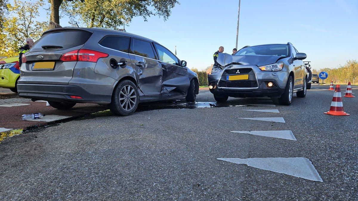 Automobiliste ziet tegemoetkomende auto over het hoofd bij aanrijding in Aalten
