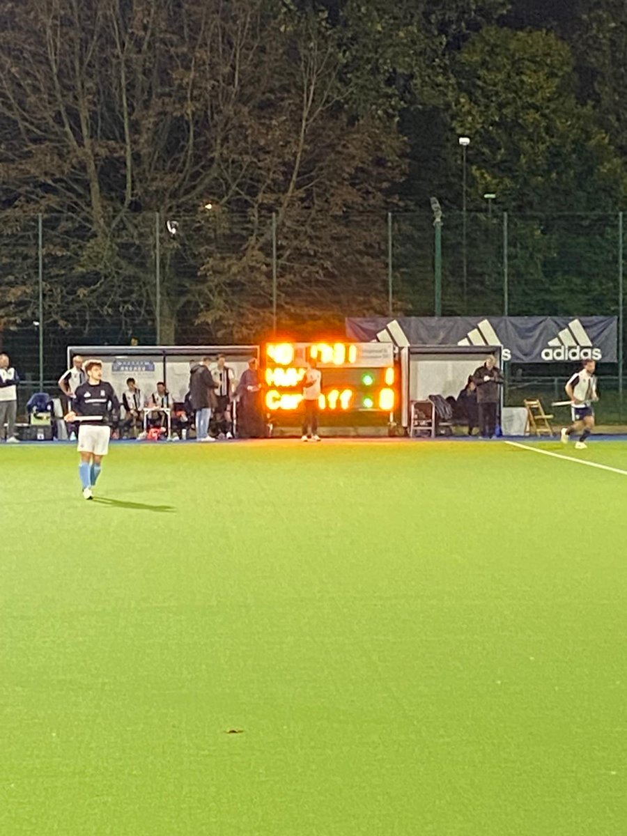 LM_Westminster's tweet photo. Paddington Rec was a feast of hockey as I met @HWHCofficial players &amp; unveiled a new scoreboard donated by veteran member Morley Pecker. Under club president Richard Sykes @rsykes17, @HWHCofficial gives people of all ages a chance to try hockey - 600 young people signed up! https://t.co/As9zGWb5TX
