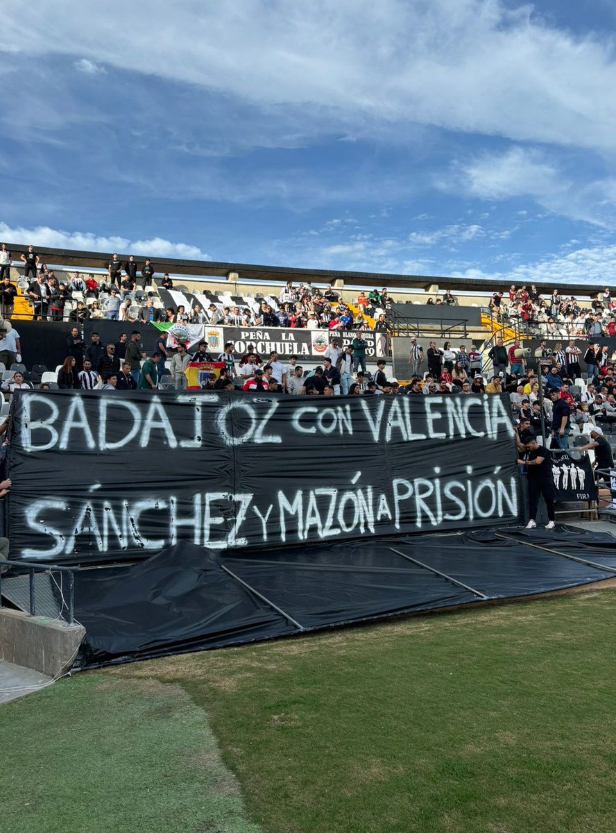Un sentimiento, no trates de entenderlo
<a href="/CDBadajoz/">CD Badajoz</a> - Extremadura.
03/11/24
PD: Solo el pueblo salva al pueblo. Ánimo Valencia!!!