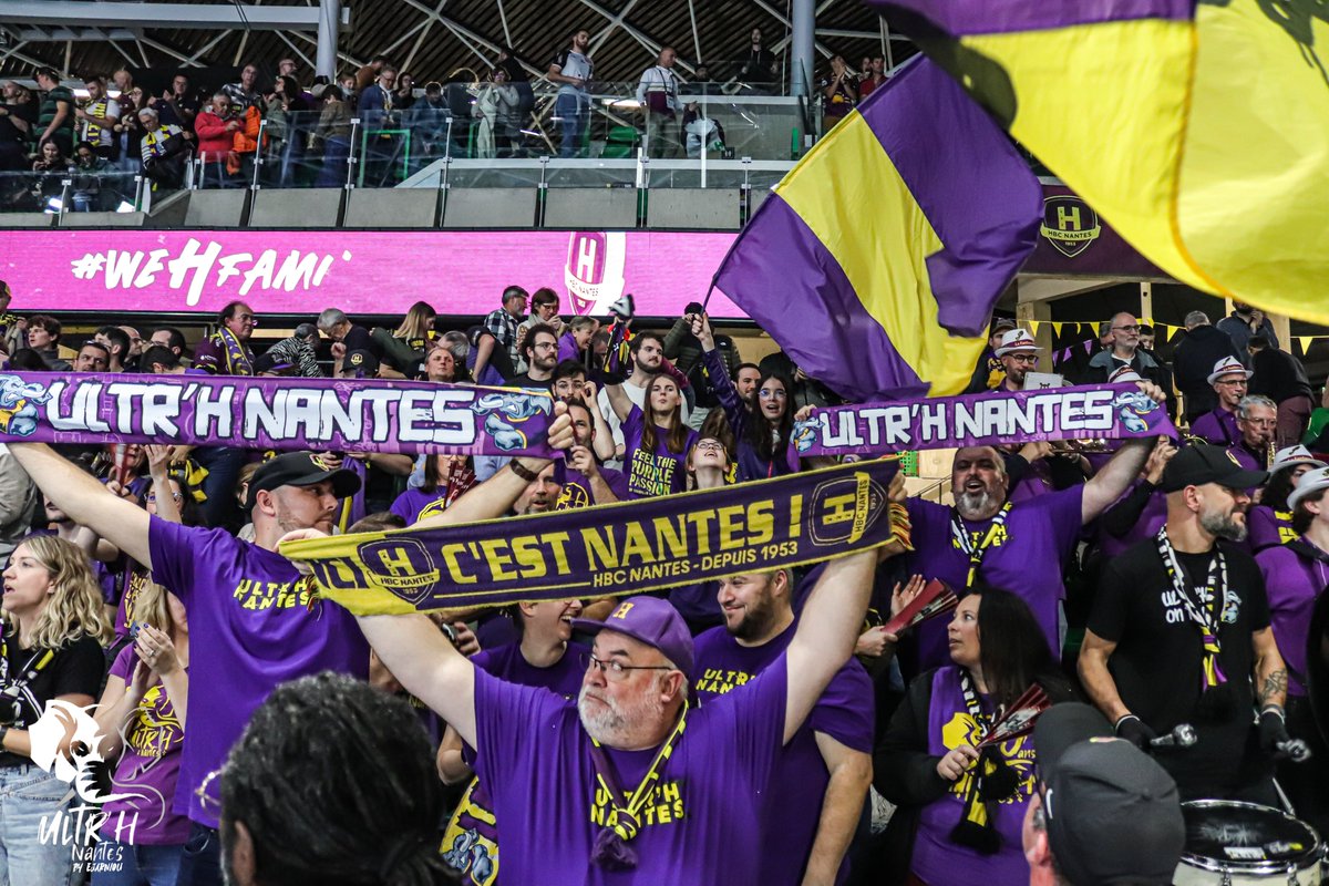 ultrhnantes's tweet photo. Victoire en fanfare face à Limoges avant d'entamer la trêve automnale et le déplacement en Catalogne !

Notre album > https://t.co/Y7Ey8POBvc

#handball #hbcnantes #nantes #wehfamily #peupleviolet #ultrh #supporters #lnh #nantais #hbcn #tifo #Ultras https://t.co/KROx2OJ6Sd