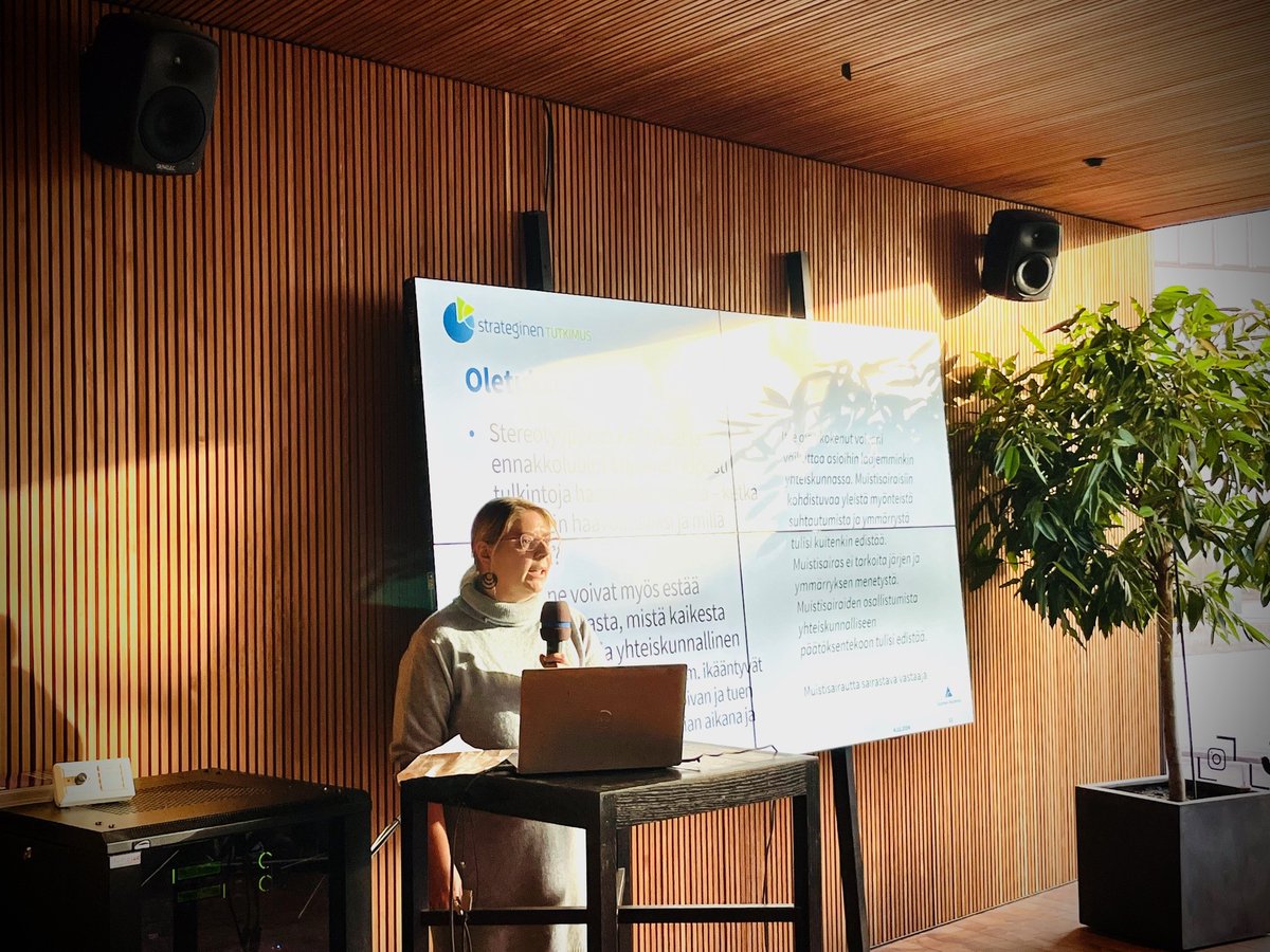 jure_fi's tweet photo. Tänään esillä @tiedekulma @Akatemia_STN #PANDEMICS-ohjelman tulokset pandemian opeista ja suosituksista kriisienhallintaan. Dialogissa @HoKatju fasilitoi tutkijoiden ja sidosryhmien keskustelua siitä, miten kriiseissä voitaisiin lisätä kansalaiskeskustelua ja osallisuutta. https://t.co/nkl1XpFT6z