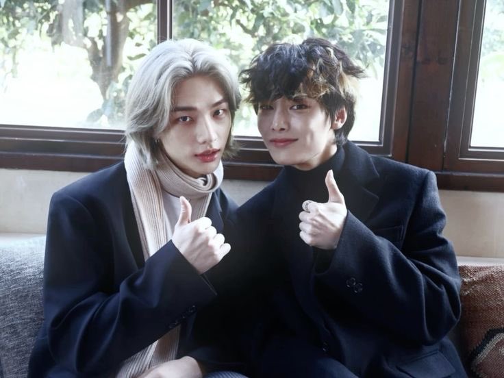 hyuniney's tweet photo. Thread | Every time jeongin flirts hyunjin’s body https://t.co/L7SsrnwKNb