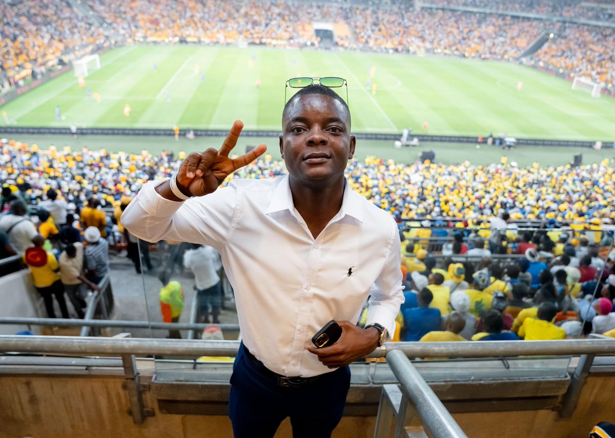 MickyJnr__'s tweet image. After watching Kaizer Chiefs v Mamelodi Sundowns play — up next is to see Orlando Pirates in action tomorrow. 🇿🇦

The league leaders in South Africa and I am not even surprised because they’re amongst the clubs tipped to win the CAF Champions League this year. 🏆✨

Good coach.…