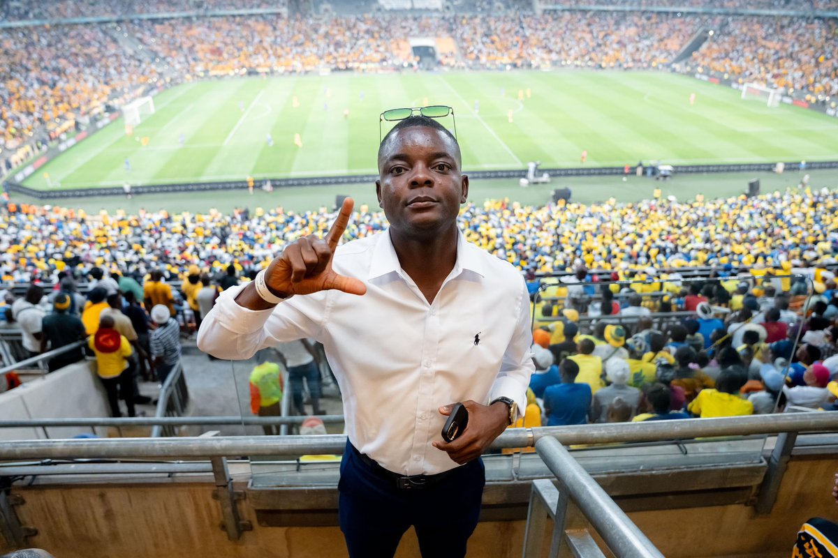 MickyJnr__'s tweet image. After watching Kaizer Chiefs v Mamelodi Sundowns play — up next is to see Orlando Pirates in action tomorrow. 🇿🇦

The league leaders in South Africa and I am not even surprised because they’re amongst the clubs tipped to win the CAF Champions League this year. 🏆✨

Good coach.…