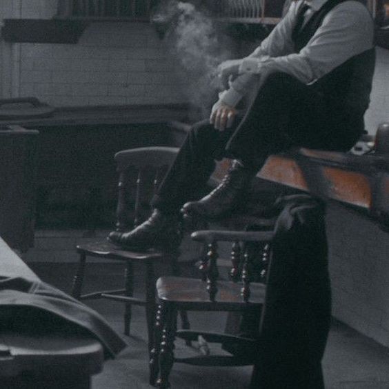 ArisOnTwitt3r's tweet photo. Me acabo de empezar #AsistenteDelVillano y como primera impresión me chifla la estetica/ambientación de la historia 🥮🍂🔪🫦 https://t.co/GAtViCuJuM