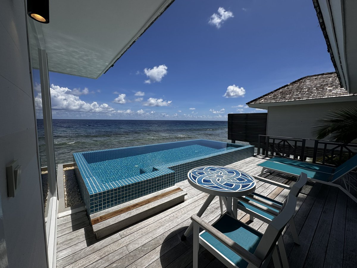 jomariemiles's tweet photo. After a very long journey we’ve arrived and think 2 weeks here is just what we need #reflectingtime #ustime #maldives https://t.co/8eonQZTv59