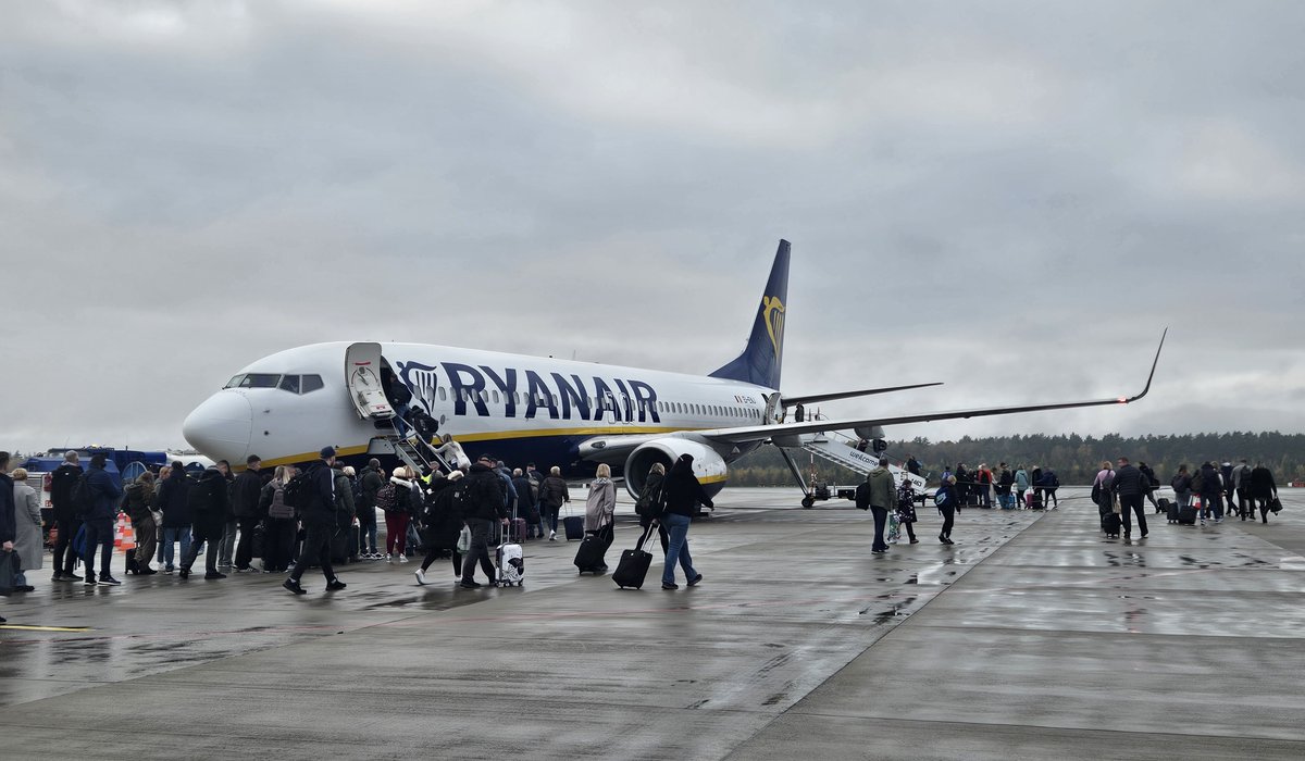 SzczecinAirport's tweet photo. ✈️🇬🇧W pierwszym tygodniu obowiązywania nowego, zimowego rozkładu lotów (27.10- 02.11) z połączenia Szczecin- @STN_Airport skorzystało w sumie 2916 pasażerów, wypełniając samoloty na poziomie ponad 96%.
#LatamzeSzczecina #SZZSTN
(1/2) https://t.co/y9IRcmtJyF