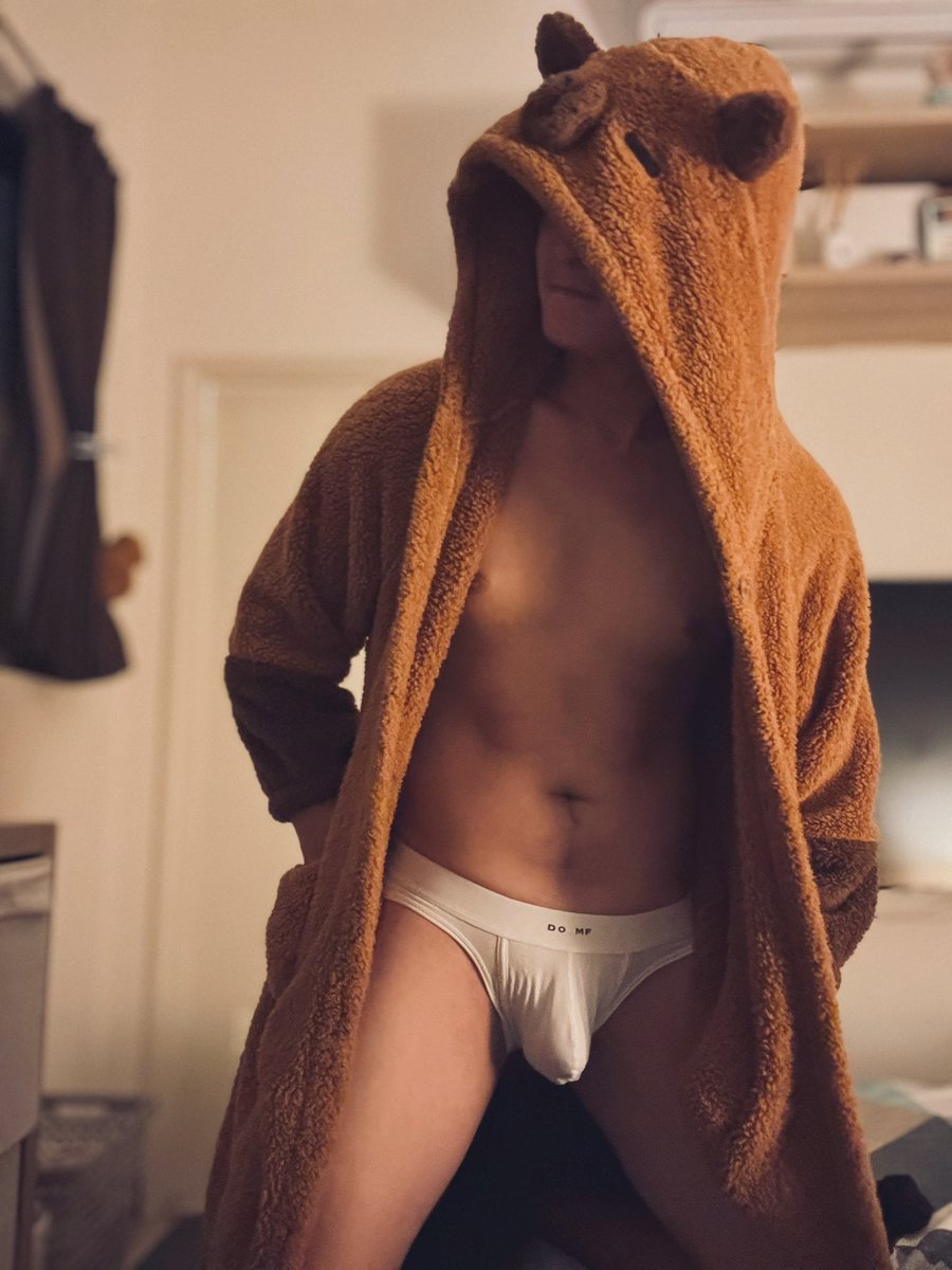 以為自己是大野狼，
結果沒想到原來我才是小紅帽欸。

或是肥美的水豚，
反正都是被當獵物的_(:з」∠)_