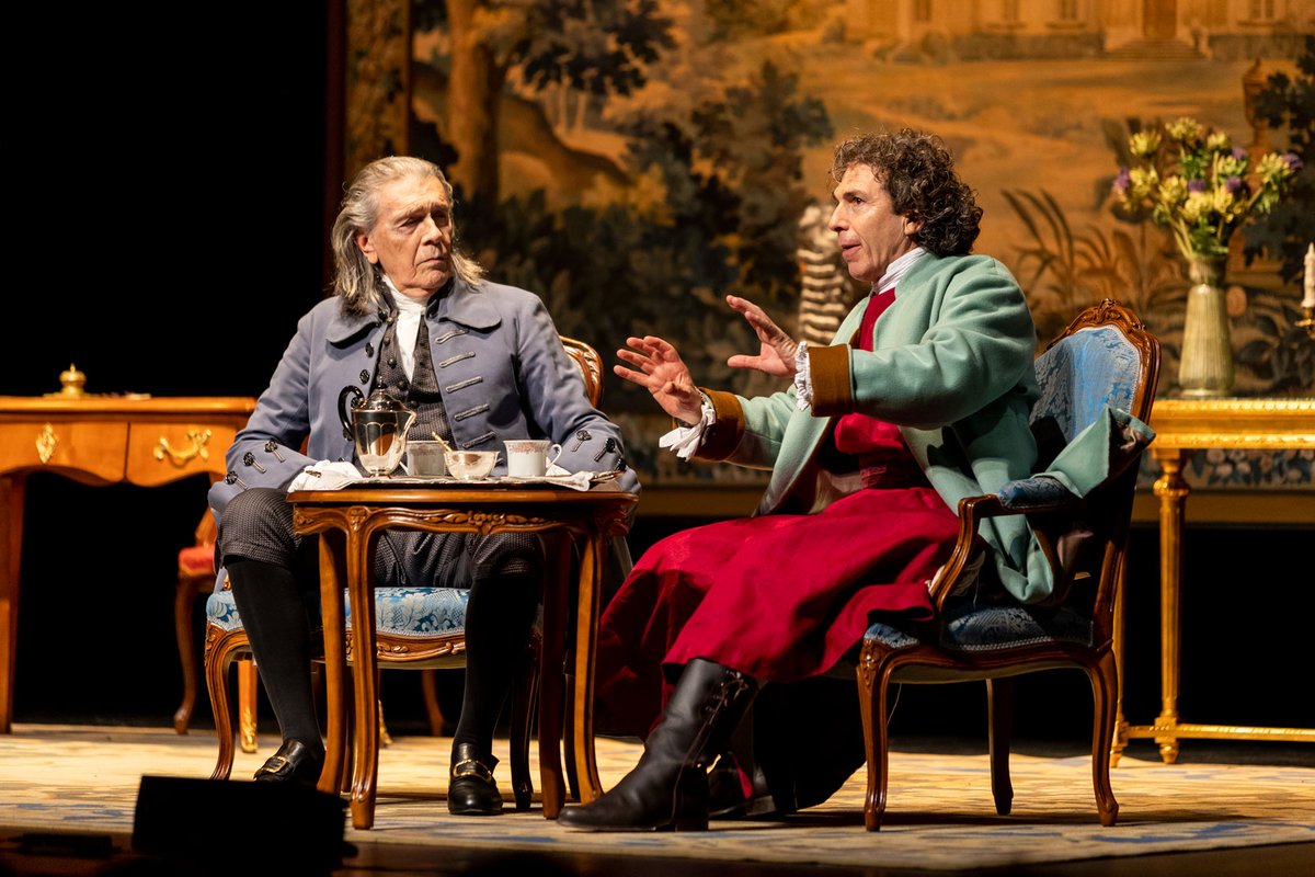 EspaiTer's tweet image. 🎭 Dissabte, sobre l'escenari de l'@EspaiTer, dos actors excepcionals, Josep Maria Flotats, que hi actuava per primer cop, i Pep Planas, van protagonitzar una delícia teatral que representa un acarament entre Voltaire i Rousseau.

Un plaer rebre aquesta proposta de @temporadaalta