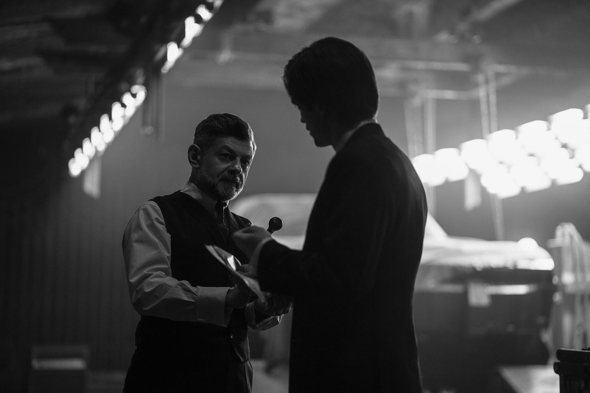 TheBatmanFilmRP's tweet photo. ˓ 🎞️ ˒ 𝗧𝗛𝗘 𝗕𝗔𝗧𝗠𝗔𝗡ᴿᴾ
 𝗡𝗲𝘄 𝗣𝗿𝗼𝗱𝘂𝗰𝘁𝗶𝗼𝗻 // 𝖡𝖾𝗁𝗂𝗇𝖽 𝘁𝗵𝗲 𝘀𝗰𝗲𝗻𝗲𝘀!
⠀® 𝗍𝗐𝗂��𝗍𝖾𝗋 𝗉𝗈𝗌𝗍: #TheBatmanFilmRP🦇

→ Enjoy exclusive behind-the-scenes images of this new #DCRPComics and #WarnesStudiosRP production https://t.co/sdvQWjObE3