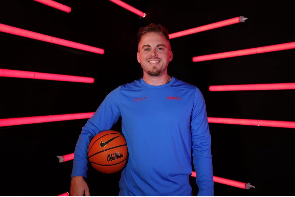 Coach_Jake96's tweet photo. Year 7!! Grateful &amp; excited for the opportunity!

11 AM CT ESPN In Paris Tune in!! 

#NoCeilings #TheSipIsTheMove https://t.co/rWIlaeccNF