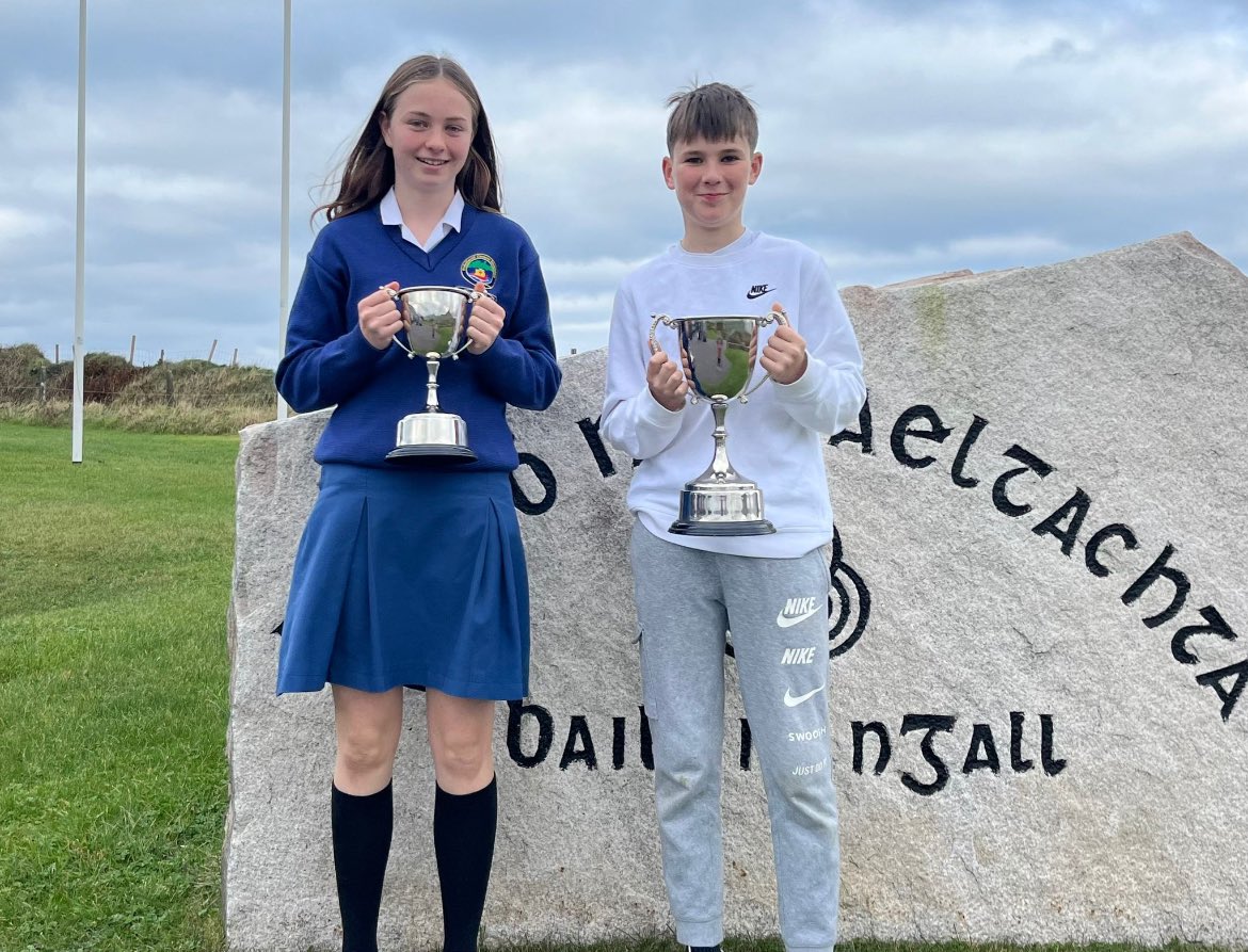 Tá Róisin Ní Ógáin agus Sean Dalby linn anois sa stiuideó - bhí an bua acu ag Oireachtas na Samhna san Agallamh Beirte.