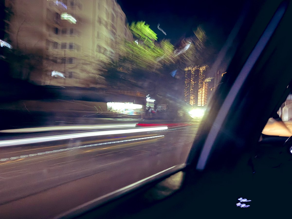 DevinSkylor's tweet photo. 坐你开的车，听你听的歌，我们好快乐。 https://t.co/rMBg2rQtCA