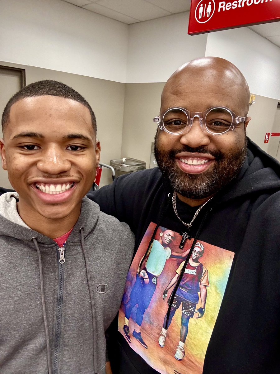 thahillsfamily's tweet photo. Got a chance to put my eyes on my favorite Son! So proud of this young man, grades on point and he is Making It Happen 📚🏀🦾 @Kristo2024 @KrisHills14 @MUSabres
#mkethpn #eatwellbutstayhungry #myfavoriteson
#broadviewkid https://t.co/orCKR5SeMd