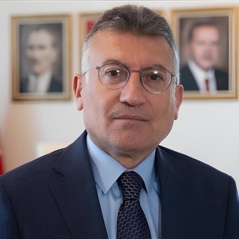ajans_muhbir's tweet photo. AKP Grup Başkanı Abdullah Güler:
“Sizler 'kayyum' diyorsunuz ama hukuki tarifi böyle demiyor. Belediye başkanlıkları hiç kimsenin suç işleyeceği alanlar değil.
Anayasamızın 127. maddesi kapsamı içerisinde geçici süreyle yerine bir görevlendirme yapıldı.” https://t.co/hy94bbuZ7d