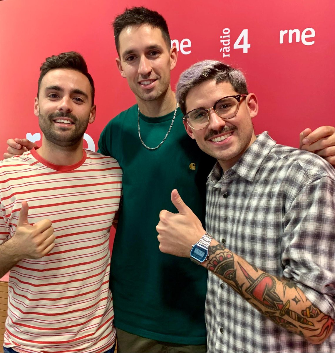 MetropoliRadio4's tweet photo. 🎤 La banda revelació de pop català @latourdecarol presenta nou àlbum d'estudi 'XTOTS' ❗️
🗣️ Guille, Albert i Ferran
🔊Recupera l'#𝔼ℕ𝕋ℝ𝔼𝕍𝕀𝕊𝕋𝔸 amb @XaviCollado_
🔗#PodCast 👉 https://t.co/Fildi5n7Ci
#LaTourDeCarol #musica #XTOTS https://t.co/Q2HQFJN06o
