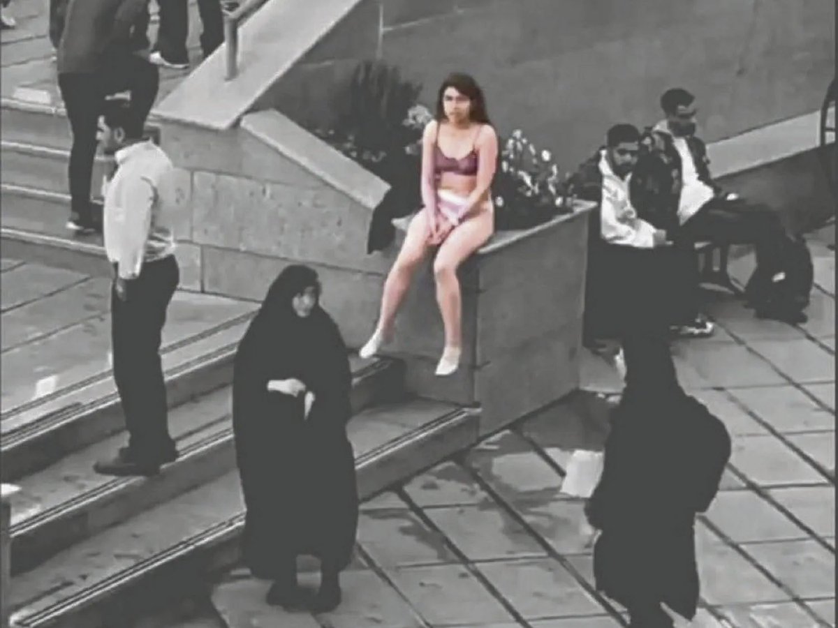 Émotion et admiration pour cette jeune Iranienne, étudiante en littérature française.  
Femme, vie, liberté. ✊🏿