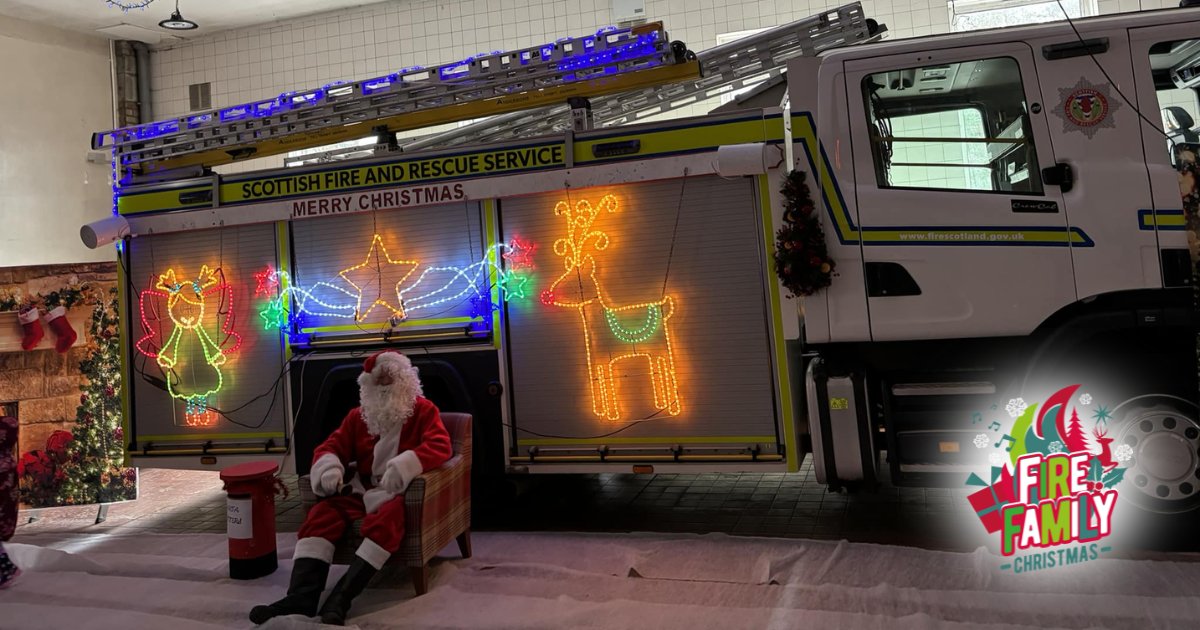 Bring some festive joy to your community this Christmas and invite families to your station for a Drive Through Santa’s Grotto 🚒🚗

Decorate the appliance bay, get the tunes on and have the crew dress up as elves, reindeers and of course Santa: ow.ly/uqvL50TZ9go 🎅🧝🦌