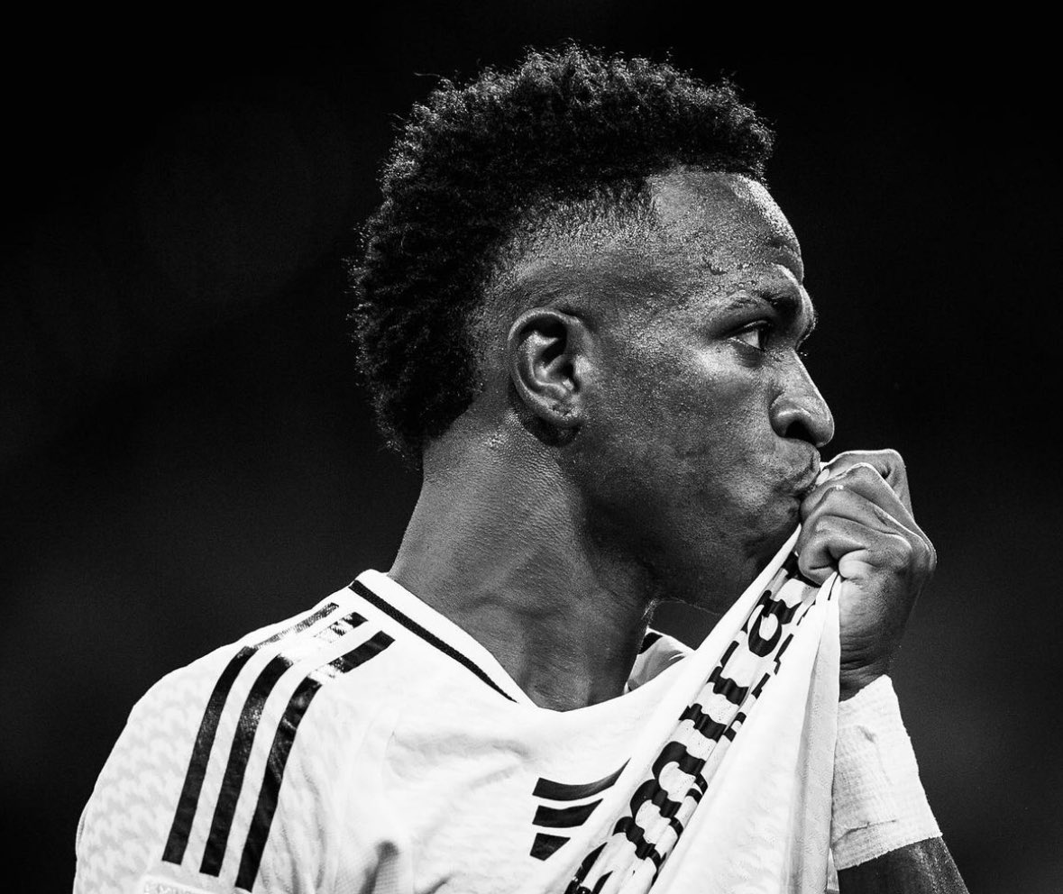 FabrizioRomano's tweet photo. ⚠️🇧🇷 Ancelotti: “Vinicius Jr is sad but not because of the Ballon d’Or…”.

“He is sad because of what's happening in Valencia”. https://t.co/tIjGsMY0IF