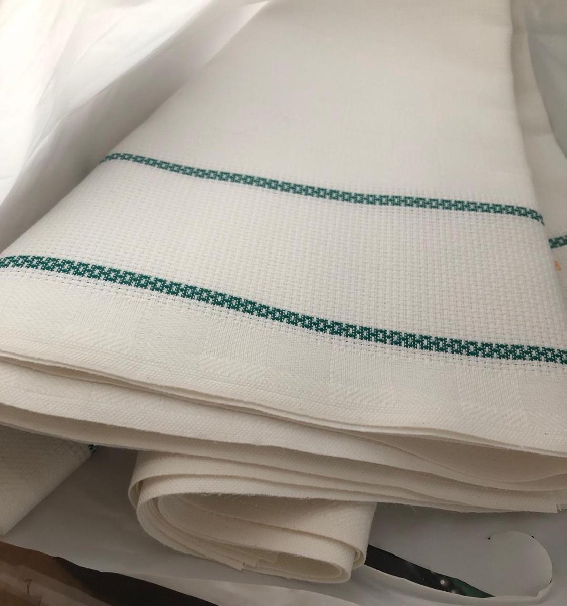 cris_cersei's tweet photo. Finalmente trovata stoffa cotone/lino per i canovacci old style. Ora ci fo l'orlo e poi ricamo pure le iniziali.
Basta con le cinesate di infima qualità... si torna all'antico!😍 (E' ribellione pure questa oh 😅) https://t.co/PUSbCPjHY8
