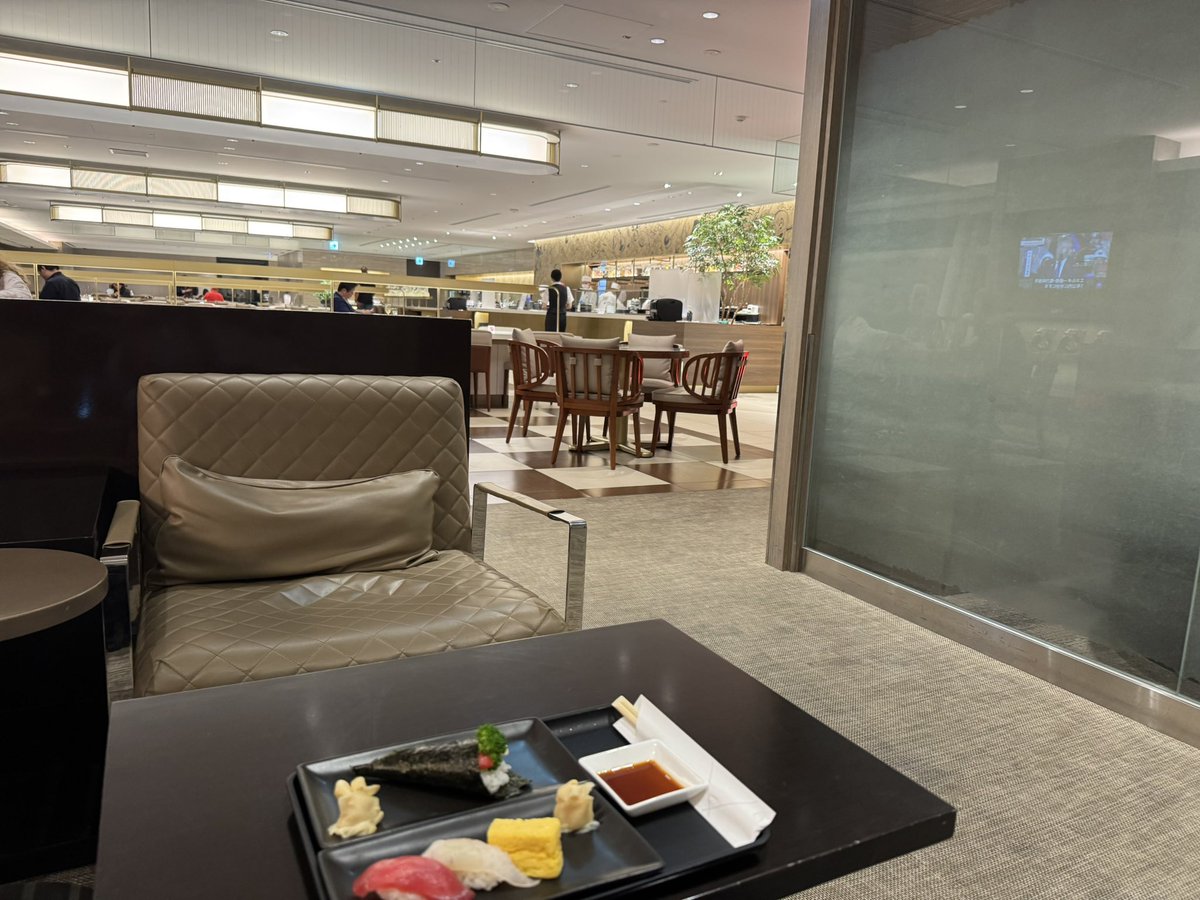 kaiji_funabashi's tweet photo. 【JAL FIRST LOUNGE】11月13日朝までバンコク経由でミャンマーとラオスへ行ってきます✈️ #ヤンゴン日本人墓地 #JAL #FirstLounge #JAL033 #バンコク #ミャンマー #ラオス #戦没者慰霊 https://t.co/kuHUV8mHrC