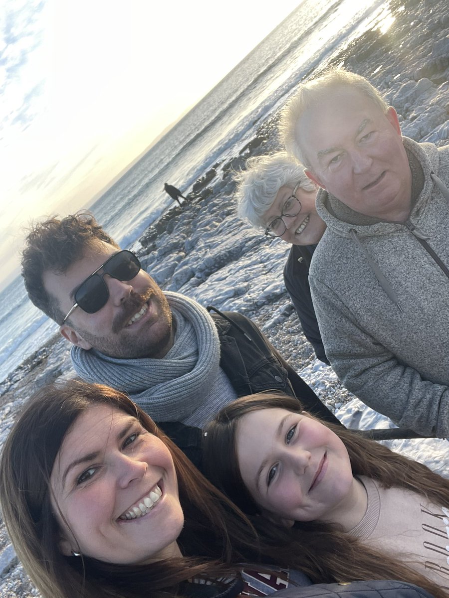 LauraDoel's tweet photo. Back to work after a week off with these lovelies - let’s get to it!
#staycation #TreccoBay https://t.co/Pu7jY4JVjw